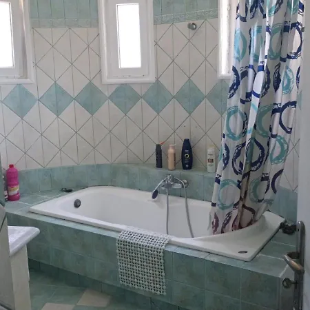 Shared In A 4km From Corfu Airport, Jasmine Alloggio in famiglia